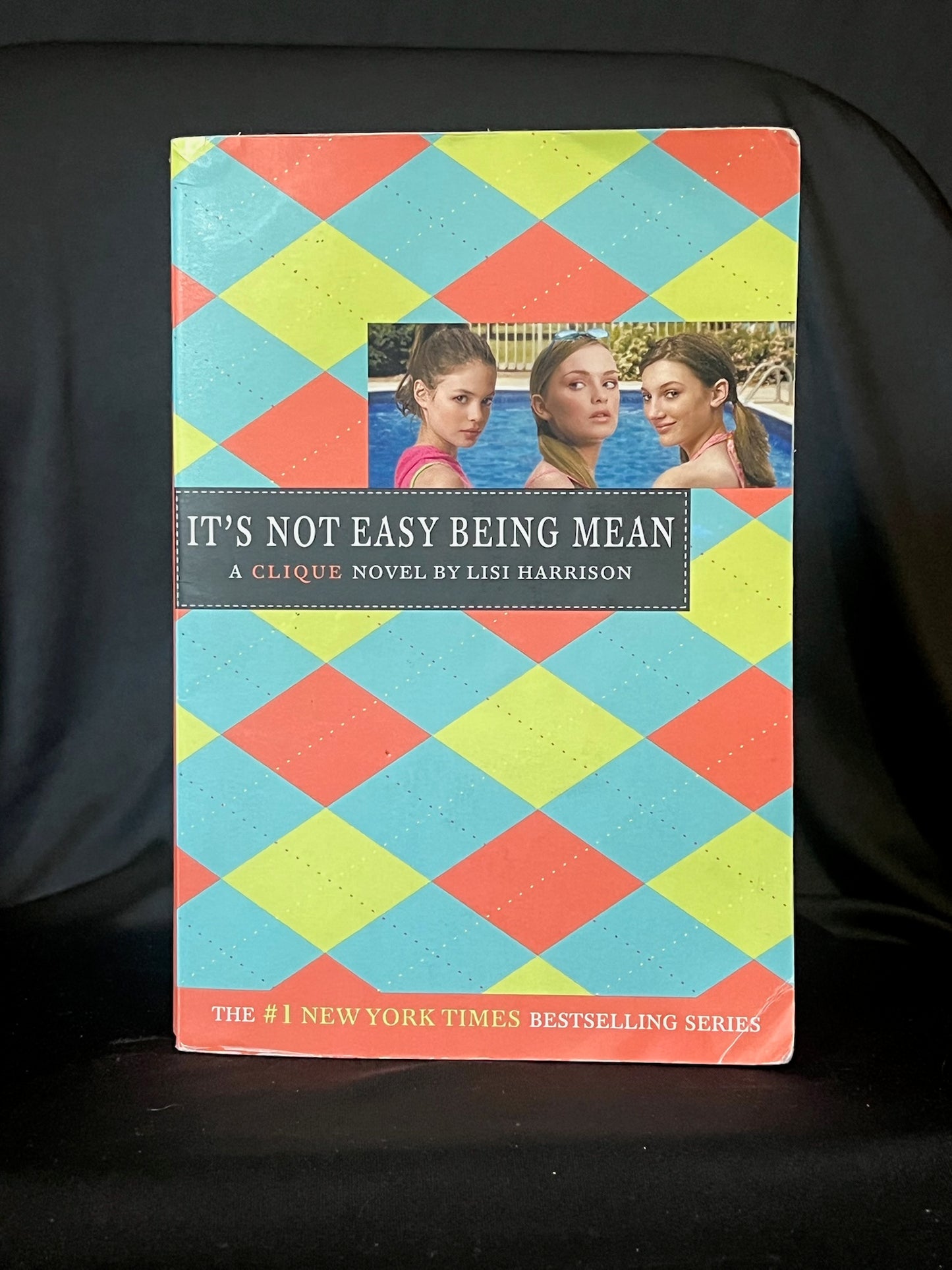 It's Not Easy Being Mean (A Clique Novel) by Lisi Harrison