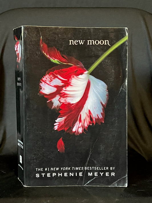 New Moon by Stephanie Meyer